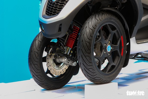 Piaggio MP3 ra mắt Việt Nam: Mô tô 3 bánh, 400 phân khối, giá 330 triệu đồng - Ảnh 5. Piaggio MP3 ra mắt Việt Nam: Mô tô 3 bánh, 400 phân khối, giá 330 triệu đồng - Ảnh 5.