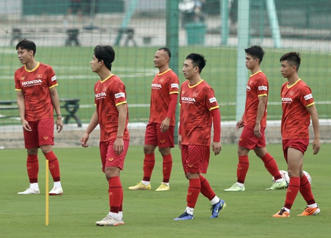 Tuyển Việt Nam vắng 18 cầu thủ ở buổi tập đầu tiên chuẩn bị AFF Cup - Ảnh 1. Tuyển Việt Nam vắng 18 cầu thủ ở buổi tập đầu tiên chuẩn bị AFF Cup - Ảnh 1.