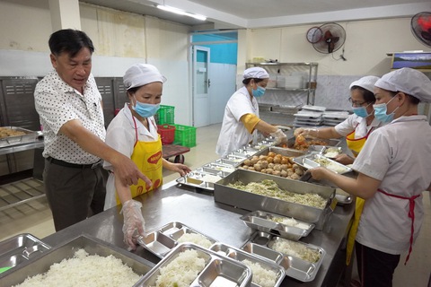 Kiểm soát để bữa ăn trường học an toàn - Ảnh 3. Kiểm soát để bữa ăn trường học an toàn - Ảnh 3.