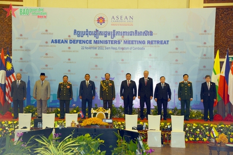 Đại tướng Phan Văn Giang gặp bộ trưởng quốc phòng Mỹ, Indonesia, Hàn Quốc, Ấn Độ - Ảnh 1. Đại tướng Phan Văn Giang gặp bộ trưởng quốc phòng Mỹ, Indonesia, Hàn Quốc, Ấn Độ - Ảnh 1.