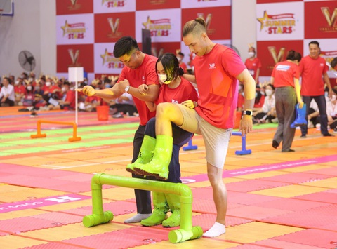 Tôn vinh những ‘đại sứ kết nối’, VUS tổ chức lễ tri ân hơn 1.300 giáo viên - Ảnh 2. Tôn vinh những ‘đại sứ kết nối’, VUS tổ chức lễ tri ân hơn 1.300 giáo viên - Ảnh 2.