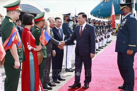 Chủ tịch Quốc hội Vương Đình Huệ bắt đầu thăm chính thức Philippines - Ảnh 1. Chủ tịch Quốc hội Vương Đình Huệ bắt đầu thăm chính thức Philippines - Ảnh 1.