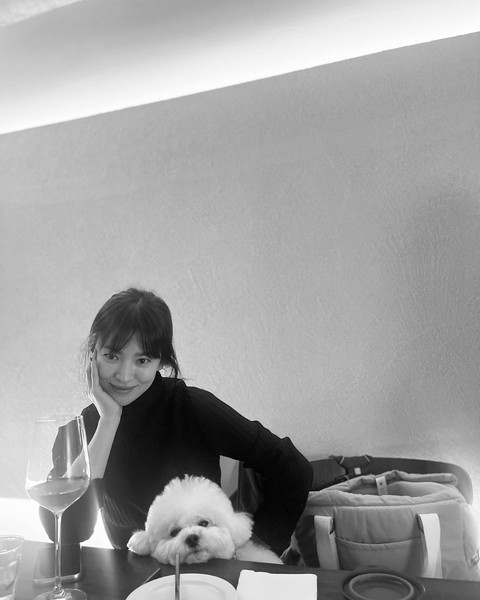 Visual tươi rói của Song Hye Kyo trong ngày đón tuổi 41 - Ảnh 2. Visual tươi rói của Song Hye Kyo trong ngày đón tuổi 41 - Ảnh 2.