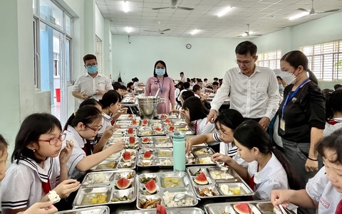 Kiểm soát để bữa ăn trường học an toàn - Ảnh 1. Kiểm soát để bữa ăn trường học an toàn - Ảnh 1.