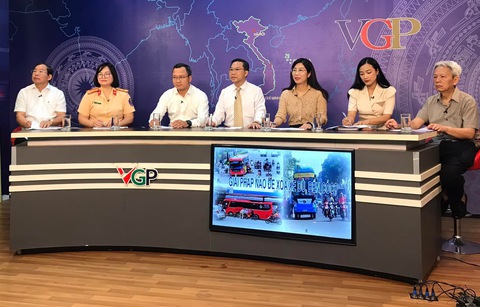 Người dân thấy xe dù, bến cóc thì gọi 113 - Ảnh 2. Người dân thấy xe dù, bến cóc thì gọi 113 - Ảnh 2.