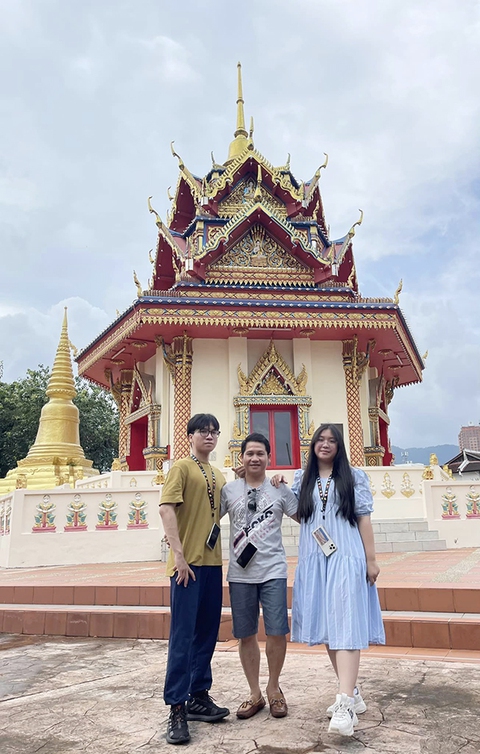 Ảnh vui sao Việt 23-11: Con gái Đông Nhi trổ tài tập yoga - Ảnh 8. Ảnh vui sao Việt 23-11: Con gái Đông Nhi trổ tài tập yoga - Ảnh 8.