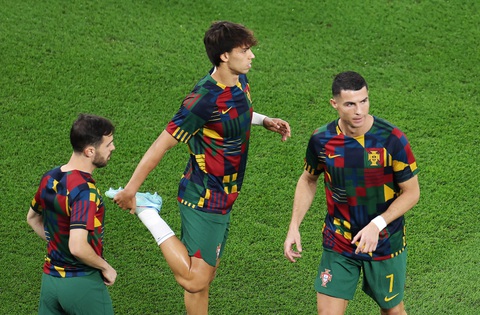 Xem hình ảnh Ronaldo khởi động trước trận gặp Ghana - Ảnh 3. Xem hình ảnh Ronaldo khởi động trước trận gặp Ghana - Ảnh 3.