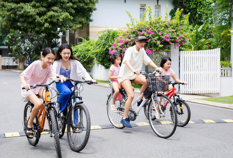 Siêu mẫu Vũ Thu Phương rủ các con cùng chạy bộ gây quỹ mổ tim cho bệnh nhi - Ảnh 4. Siêu mẫu Vũ Thu Phương rủ các con cùng chạy bộ gây quỹ mổ tim cho bệnh nhi - Ảnh 4.