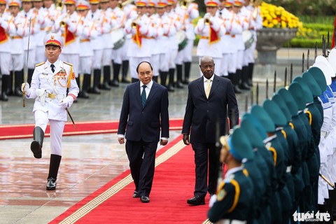Chủ tịch nước đón và hội đàm với Tổng thống Uganda Yoweri Museveni - Ảnh 1. Chủ tịch nước đón và hội đàm với Tổng thống Uganda Yoweri Museveni - Ảnh 1.