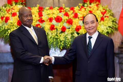 Chủ tịch nước đón và hội đàm với Tổng thống Uganda Yoweri Museveni - Ảnh 2. Chủ tịch nước đón và hội đàm với Tổng thống Uganda Yoweri Museveni - Ảnh 2.