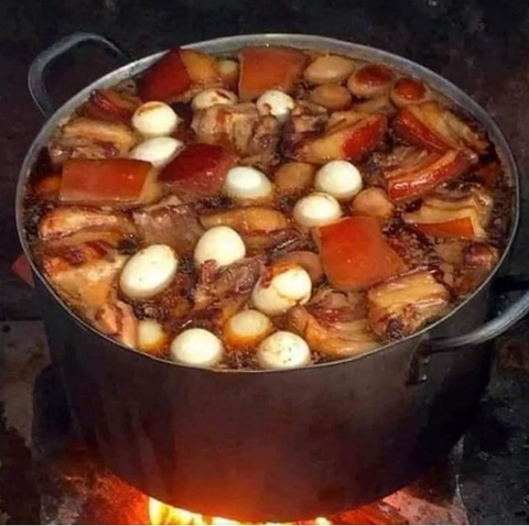 Nồi thịt kho măng khổng lồ - Ảnh 3. Nồi thịt kho măng khổng lồ - Ảnh 3.