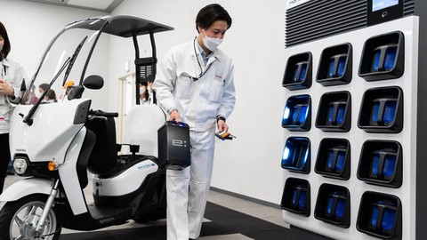 Honda muốn xe máy, ô tô dùng chung pin với mọi thiết bị điện, thay dễ như thay áo - Ảnh 4. Honda muốn xe máy, ô tô dùng chung pin với mọi thiết bị điện, thay dễ như thay áo - Ảnh 4.