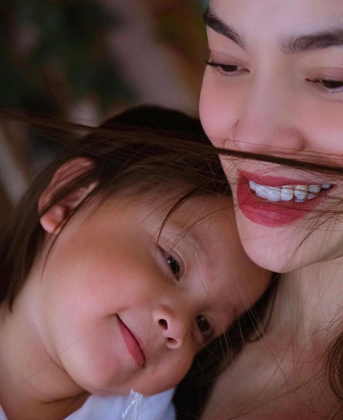 Ảnh vui sao Việt 24-11: Jennifer Phạm bé nhỏ trong vòng tay con trai Bảo Nam - Ảnh 5. Ảnh vui sao Việt 24-11: Jennifer Phạm bé nhỏ trong vòng tay con trai Bảo Nam - Ảnh 5.