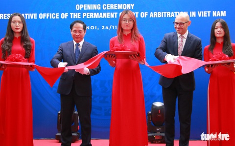 Tòa PCA mở văn phòng tại Việt Nam: Không chọn bên, chỉ chọn lẽ phải - Ảnh 1. Tòa PCA mở văn phòng tại Việt Nam: Không chọn bên, chỉ chọn lẽ phải - Ảnh 1.