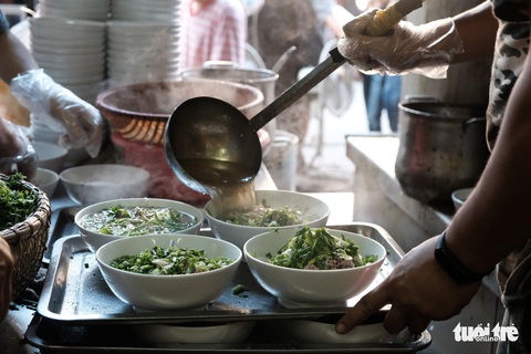 Phở là cội nguồn và linh hồn của đại gia đình Phở Thìn tôi - Ảnh 4. Phở là cội nguồn và linh hồn của đại gia đình Phở Thìn tôi - Ảnh 4.