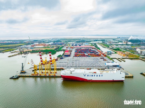Thủ tướng Phạm Minh Chính dự lễ xuất khẩu lô xe điện VF 8 sang Mỹ - Ảnh 17. Thủ tướng Phạm Minh Chính dự lễ xuất khẩu lô xe điện VF 8 sang Mỹ - Ảnh 17.