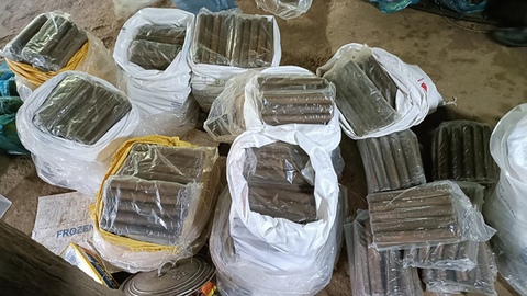 Tạm giữ sáu người trong đường dây tàng trữ, mua bán trái phép gần 1 tấn thuốc nổ - Ảnh 1. Tạm giữ sáu người trong đường dây tàng trữ, mua bán trái phép gần 1 tấn thuốc nổ - Ảnh 1.