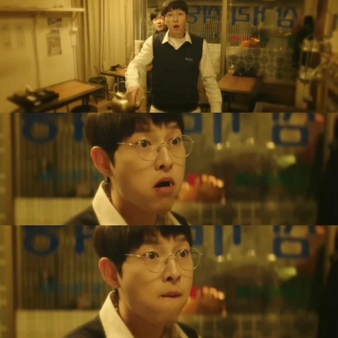 Hạt sạn to đùng trong phim mới của Song Joong Ki mà không ai nhận ra - Ảnh 5. Hạt sạn to đùng trong phim mới của Song Joong Ki mà không ai nhận ra - Ảnh 5.