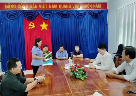 Viện KSND TP Cà Mau xin lỗi người bị oan sai vụ camera ‘ngó’ qua nhà hàng xóm - Ảnh 1. Viện KSND TP Cà Mau xin lỗi người bị oan sai vụ camera ‘ngó’ qua nhà hàng xóm - Ảnh 1.