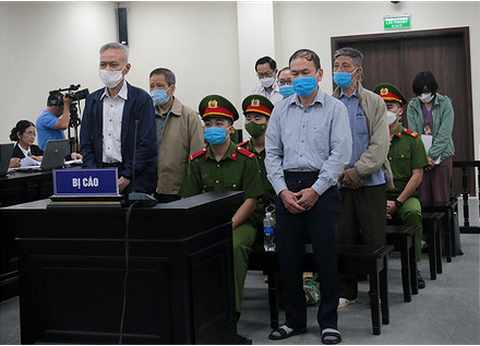 Cựu thứ trưởng Cao Minh Quang lãnh 30 tháng tù, hưởng án treo - Ảnh 2. Cựu thứ trưởng Cao Minh Quang lãnh 30 tháng tù, hưởng án treo - Ảnh 2.
