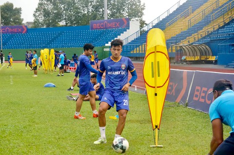 CLB B.Bình Dương và trung vệ Đào Tấn Lộc chia tay - Ảnh 1. CLB B.Bình Dương và trung vệ Đào Tấn Lộc chia tay - Ảnh 1.