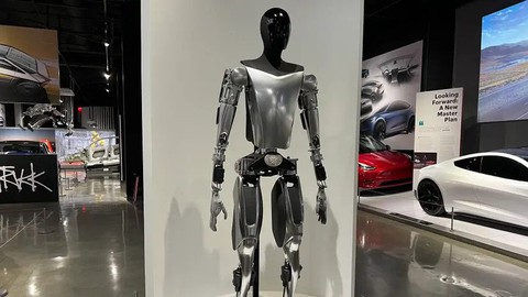 Triển lãm Tesla: Từ sự xấu hổ của Elon Musk tới tai nạn và thành công của Tesla - Ảnh 12. Triển lãm Tesla: Từ sự xấu hổ của Elon Musk tới tai nạn và thành công của Tesla - Ảnh 12.