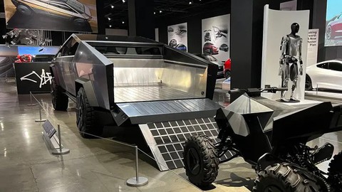 Triển lãm Tesla: Từ sự xấu hổ của Elon Musk tới tai nạn và thành công của Tesla - Ảnh 2. Triển lãm Tesla: Từ sự xấu hổ của Elon Musk tới tai nạn và thành công của Tesla - Ảnh 2.
