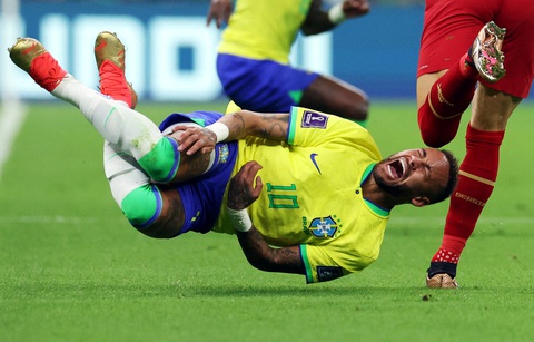 Neymar bật khóc vì chấn thương, HLV Tite vẫn lạc quan - Ảnh 2. Neymar bật khóc vì chấn thương, HLV Tite vẫn lạc quan - Ảnh 2.