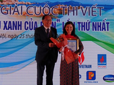 ‘Thở đi nào biển ơi’ nhất thi viết ‘Cùng giữ màu xanh của biển’ - Ảnh 1. ‘Thở đi nào biển ơi’ nhất thi viết ‘Cùng giữ màu xanh của biển’ - Ảnh 1.