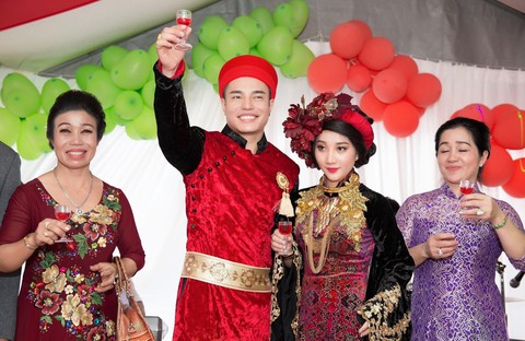 Lê Dương Bảo Lâm xin lỗi vợ vì loạt ảnh cô dâu thảm họa - Ảnh 1. Lê Dương Bảo Lâm xin lỗi vợ vì loạt ảnh cô dâu thảm họa - Ảnh 1.