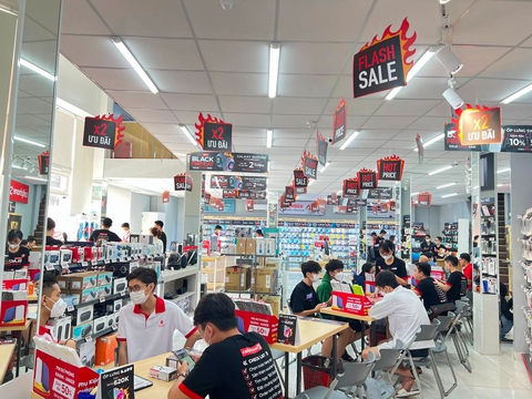Các hệ thống bán lẻ công nghệ tung khuyến mãi nhân Black Friday - Ảnh 1. Các hệ thống bán lẻ công nghệ tung khuyến mãi nhân Black Friday - Ảnh 1.