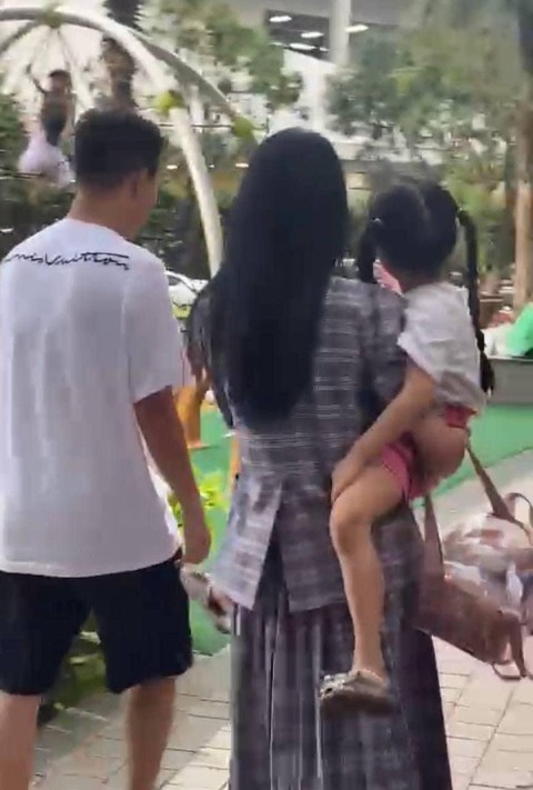 Diệp Lâm Anh livestream trần tình cảnh giằng con với chồng cũ, chia tay rồi có là bạn? - Ảnh 1. Diệp Lâm Anh livestream trần tình cảnh giằng con với chồng cũ, chia tay rồi có là bạn? - Ảnh 1.