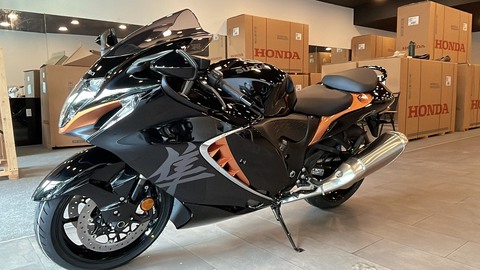 Thần gió Suzuki Hayabusa 2022 - Siêu mô tô 1.340 phân khối về Việt Nam - Ảnh 2. Thần gió Suzuki Hayabusa 2022 - Siêu mô tô 1.340 phân khối về Việt Nam - Ảnh 2.