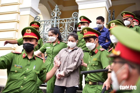 Dì ghẻ bạo hành bé gái 8 tuổi bị đề nghị tử hình - Ảnh 1. Dì ghẻ bạo hành bé gái 8 tuổi bị đề nghị tử hình - Ảnh 1.