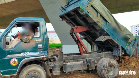 Tổ tìm diệt rác xà bần - Ảnh 1. Tổ tìm diệt rác xà bần - Ảnh 1.