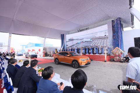 Thủ tướng Phạm Minh Chính dự lễ xuất khẩu lô xe điện VF 8 sang Mỹ - Ảnh 12. Thủ tướng Phạm Minh Chính dự lễ xuất khẩu lô xe điện VF 8 sang Mỹ - Ảnh 12.