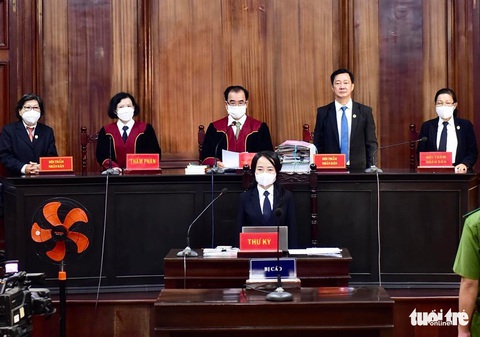 Xét xử vụ bé gái 8 tuổi bị bạo hành đến chết: Mẹ ruột xin vắng mặt vì lý do sức khỏe - Ảnh 1. Xét xử vụ bé gái 8 tuổi bị bạo hành đến chết: Mẹ ruột xin vắng mặt vì lý do sức khỏe - Ảnh 1.