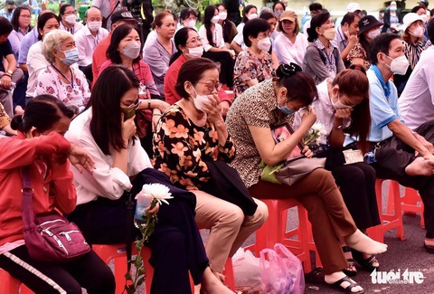 Dì ghẻ bạo hành bé gái 8 tuổi bị đề nghị tử hình - Ảnh 3. Dì ghẻ bạo hành bé gái 8 tuổi bị đề nghị tử hình - Ảnh 3.