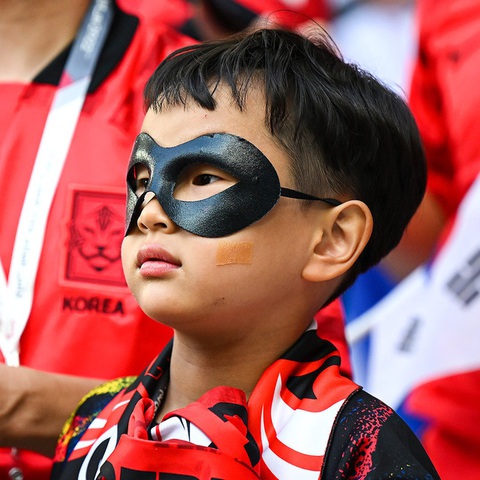 Tại sao Son Heung Min phải đeo mặt nạ khi thi đấu World Cup 2022? - Ảnh 5. Tại sao Son Heung Min phải đeo mặt nạ khi thi đấu World Cup 2022? - Ảnh 5.