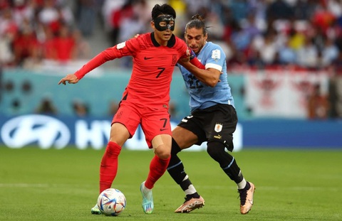 Tại sao Son Heung Min phải đeo mặt nạ khi thi đấu World Cup 2022? - Ảnh 2. Tại sao Son Heung Min phải đeo mặt nạ khi thi đấu World Cup 2022? - Ảnh 2.