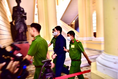 Tuyên tử hình ‘dì ghẻ’ Nguyễn Võ Quỳnh Trang, phạt Nguyễn Kim Trung Thái 8 năm tù - Ảnh 4. Tuyên tử hình ‘dì ghẻ’ Nguyễn Võ Quỳnh Trang, phạt Nguyễn Kim Trung Thái 8 năm tù - Ảnh 4.