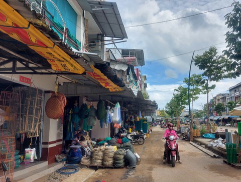 Lát gạch vỉa hè, dân trả 400.000 đồng/m2: UBND TP Rạch Giá nói địa phương mong dân góp sức - Ảnh 1. Lát gạch vỉa hè, dân trả 400.000 đồng/m2: UBND TP Rạch Giá nói địa phương mong dân góp sức - Ảnh 1.