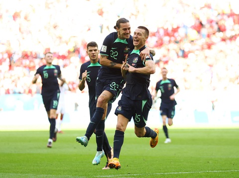 Úc thắng sát nút Tunisia, mở ra cơ hội đi tiếp ở World Cup 2022 - Ảnh 1. Úc thắng sát nút Tunisia, mở ra cơ hội đi tiếp ở World Cup 2022 - Ảnh 1.