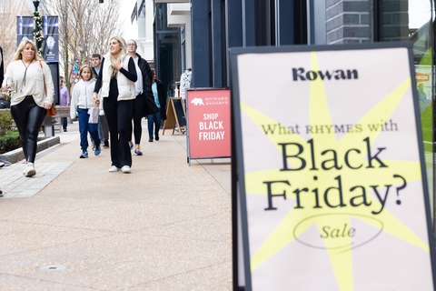 Lạm phát khiến người tiêu dùng Mỹ chùn bước trong ngày mua sắm Black Friday - Ảnh 6. Lạm phát khiến người tiêu dùng Mỹ chùn bước trong ngày mua sắm Black Friday - Ảnh 6.