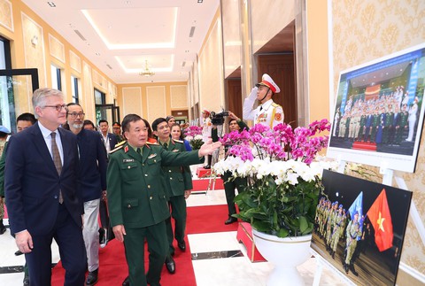 Phó tổng thư ký Liên Hiệp Quốc: Nữ quân nhân gìn giữ hòa bình là hình mẫu đặc biệt - Ảnh 1. Phó tổng thư ký Liên Hiệp Quốc: Nữ quân nhân gìn giữ hòa bình là hình mẫu đặc biệt - Ảnh 1.