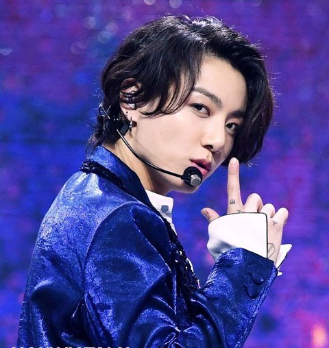 MV Dreamers của Jungkook hot trở lại sau chiến thắng của Hàn Quốc ở World Cup - Ảnh 3. MV Dreamers của Jungkook hot trở lại sau chiến thắng của Hàn Quốc ở World Cup - Ảnh 3.