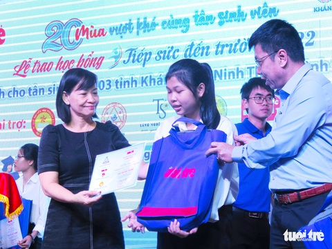 Lúc biết tin em được nhận học bổng, cả nhà ôm nhau khóc vì mừng - Ảnh 17. Lúc biết tin em được nhận học bổng, cả nhà ôm nhau khóc vì mừng - Ảnh 17.