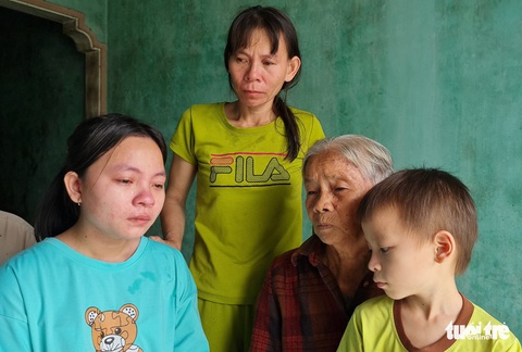 Cả thôn khâm phục ý chí của cô học trò nghèo đỗ thủ khoa - Ảnh 3. Cả thôn khâm phục ý chí của cô học trò nghèo đỗ thủ khoa - Ảnh 3.