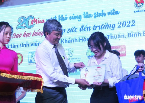 Lúc biết tin em được nhận học bổng, cả nhà ôm nhau khóc vì mừng - Ảnh 14. Lúc biết tin em được nhận học bổng, cả nhà ôm nhau khóc vì mừng - Ảnh 14.