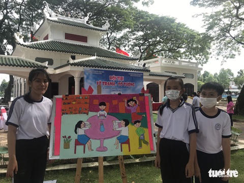 Cùng nhau đọc sách qua tranh vẽ của học sinh tại đường sách TP Cao Lãnh - Ảnh 1. Cùng nhau đọc sách qua tranh vẽ của học sinh tại đường sách TP Cao Lãnh - Ảnh 1.